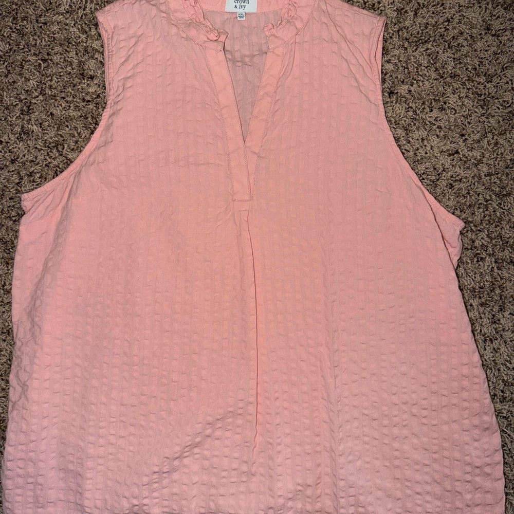 Crown & Ivy Textured Sleeveless Blouse in Soft Pink